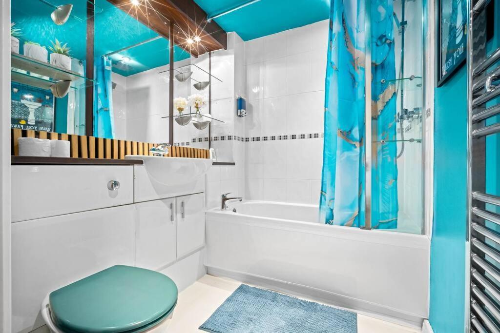 Top Floor City Centre Apartment - Sleeps 7 - 4 Beds - With Balcony And Parking - Smart Tv'S On Each Bedroom Wall - 5 Mins From Bullring, Selfridges, Moor Street Station - By Zena Stays Birmingham Extérieur photo
