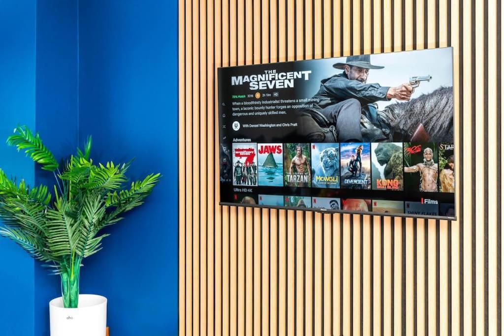 Top Floor City Centre Apartment - Sleeps 7 - 4 Beds - With Balcony And Parking - Smart Tv'S On Each Bedroom Wall - 5 Mins From Bullring, Selfridges, Moor Street Station - By Zena Stays Birmingham Extérieur photo