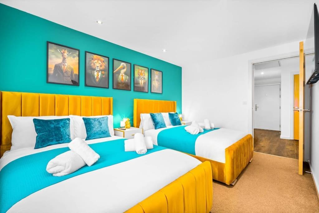 Top Floor City Centre Apartment - Sleeps 7 - 4 Beds - With Balcony And Parking - Smart Tv'S On Each Bedroom Wall - 5 Mins From Bullring, Selfridges, Moor Street Station - By Zena Stays Birmingham Extérieur photo