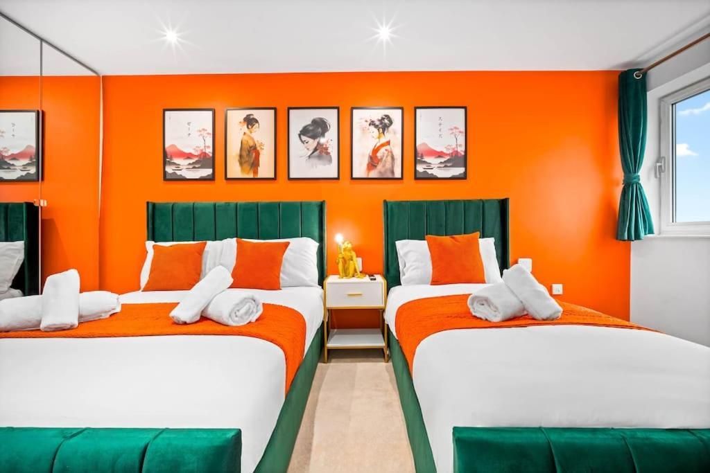 Top Floor City Centre Apartment - Sleeps 7 - 4 Beds - With Balcony And Parking - Smart Tv'S On Each Bedroom Wall - 5 Mins From Bullring, Selfridges, Moor Street Station - By Zena Stays Birmingham Extérieur photo