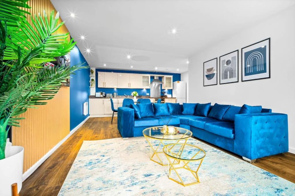 Top Floor City Centre Apartment - Sleeps 7 - 4 Beds - With Balcony And Parking - Smart Tv'S On Each Bedroom Wall - 5 Mins From Bullring, Selfridges, Moor Street Station - By Zena Stays Birmingham Extérieur photo