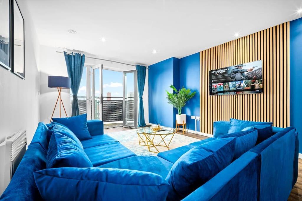 Top Floor City Centre Apartment - Sleeps 7 - 4 Beds - With Balcony And Parking - Smart Tv'S On Each Bedroom Wall - 5 Mins From Bullring, Selfridges, Moor Street Station - By Zena Stays Birmingham Extérieur photo
